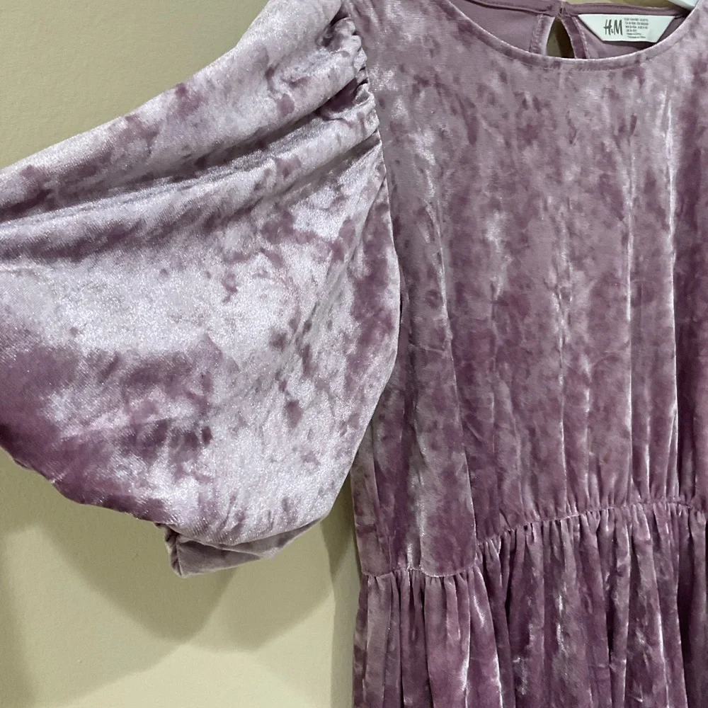 ☀️H&M Girl’s Velour Pleated Bell Sleeves Dress, Size 8-10, 134-140
